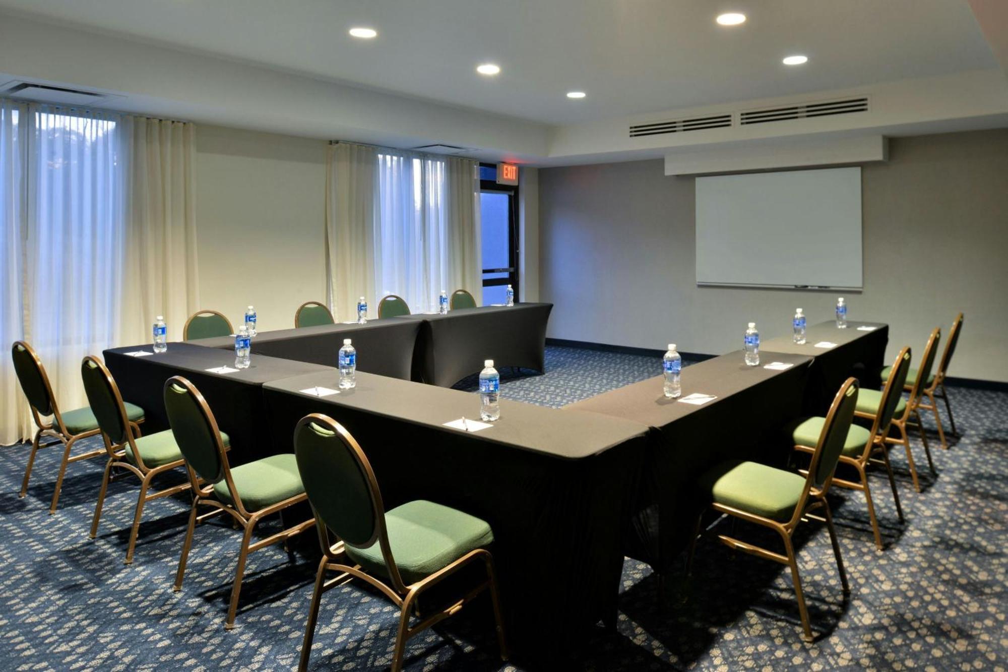 Courtyard By Marriott Harrisburg Hershey Buitenkant foto