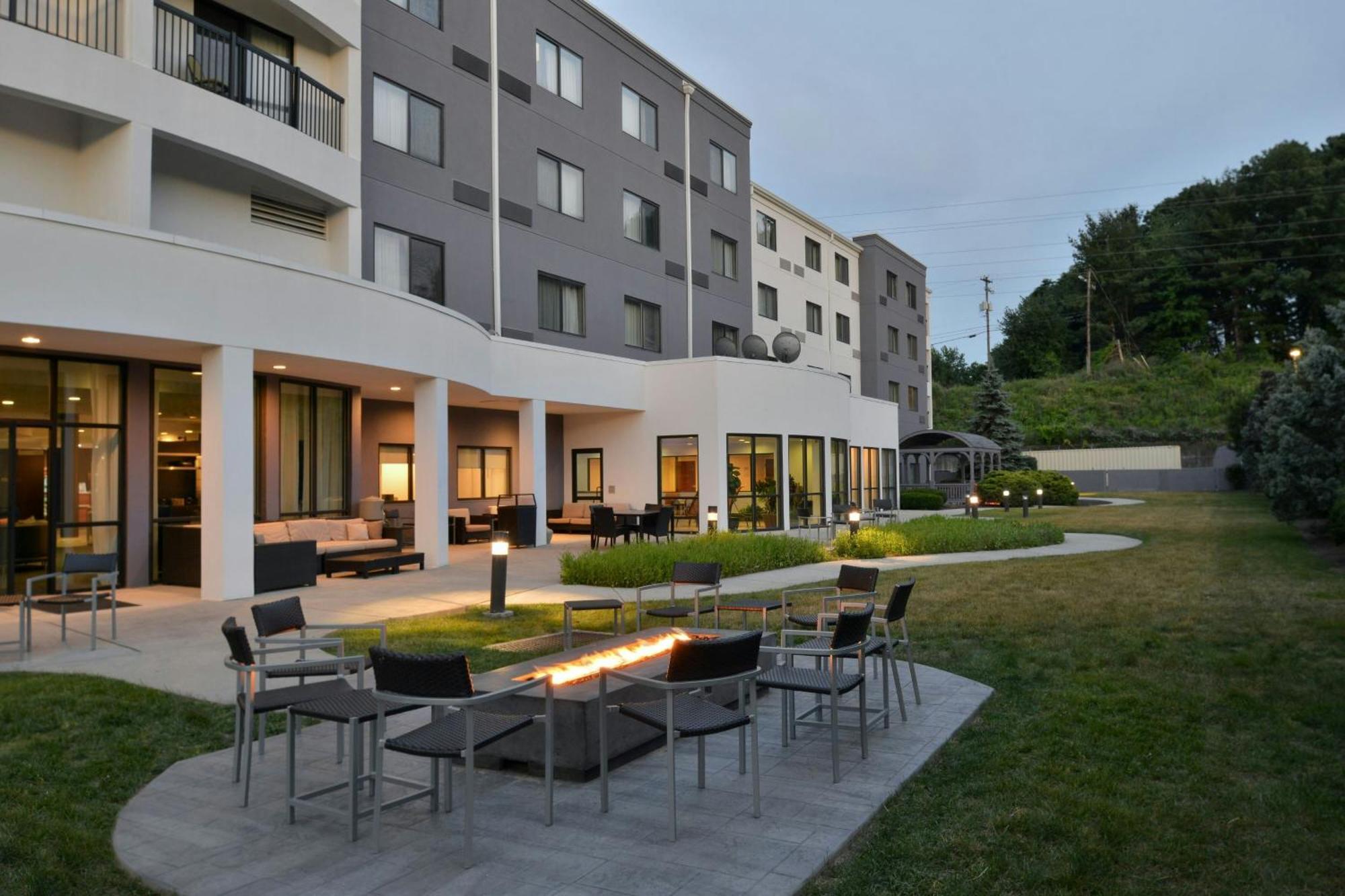 Courtyard By Marriott Harrisburg Hershey Buitenkant foto