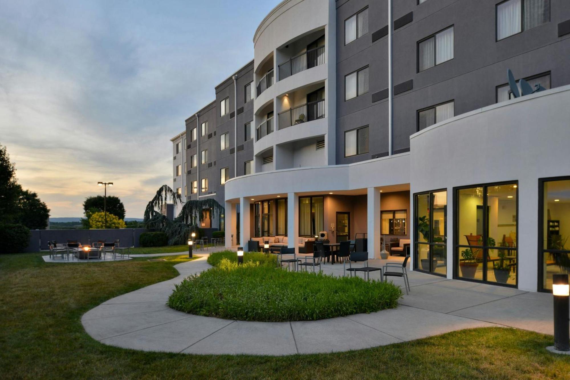 Courtyard By Marriott Harrisburg Hershey Buitenkant foto